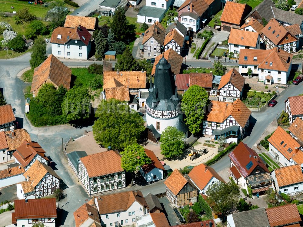 Luftbild Untersuhl - Die Kirche in Untersuhl im Bundesland Thüringen