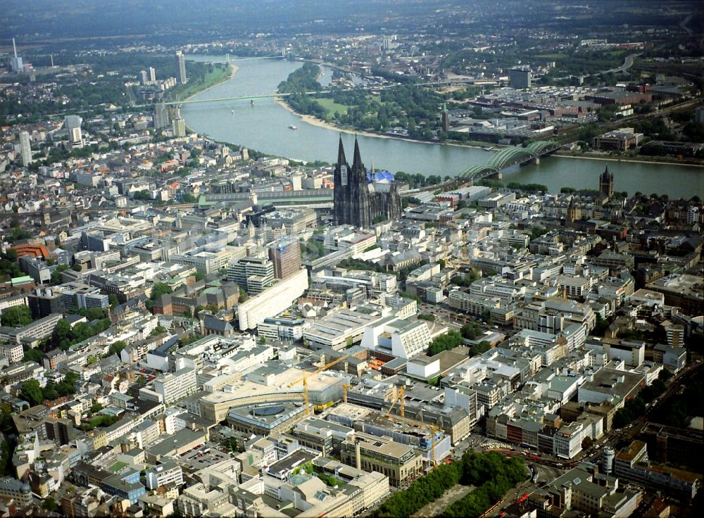 Köln aus der Vogelperspektive: Die Kölner Altstadt vom Rudolfplatz bis zum Rhein