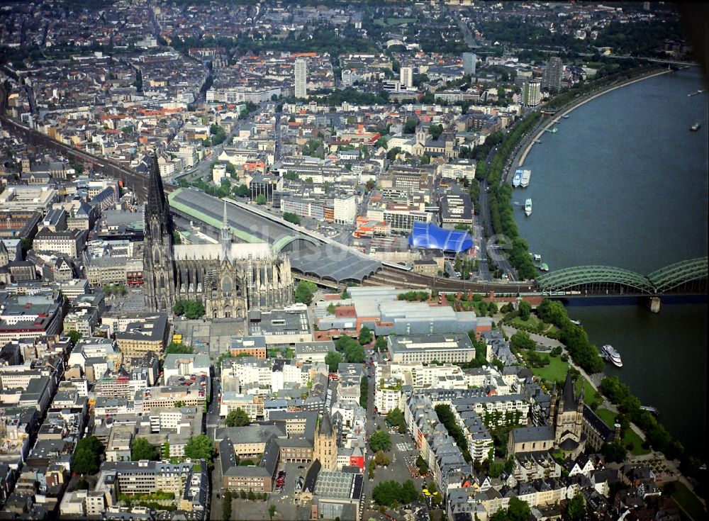 Luftbild Köln - Die Kölner Altstadt vom Rudolfplatz bis zum Rhein