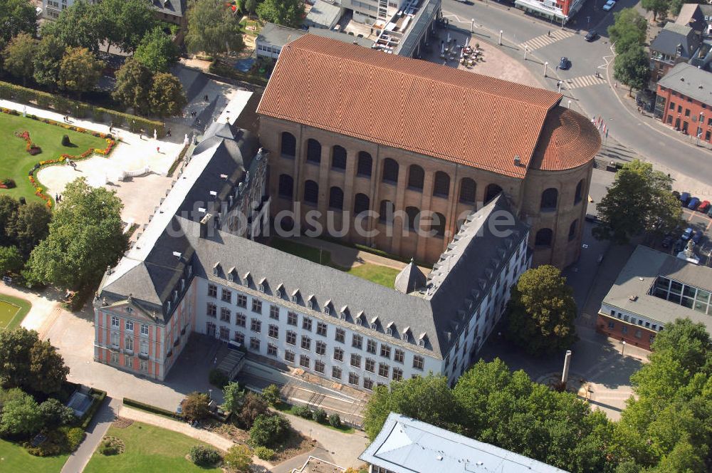 Luftbild TRIER - Die Konstantinbasilika und der Kurfürstliches Palais in Trier