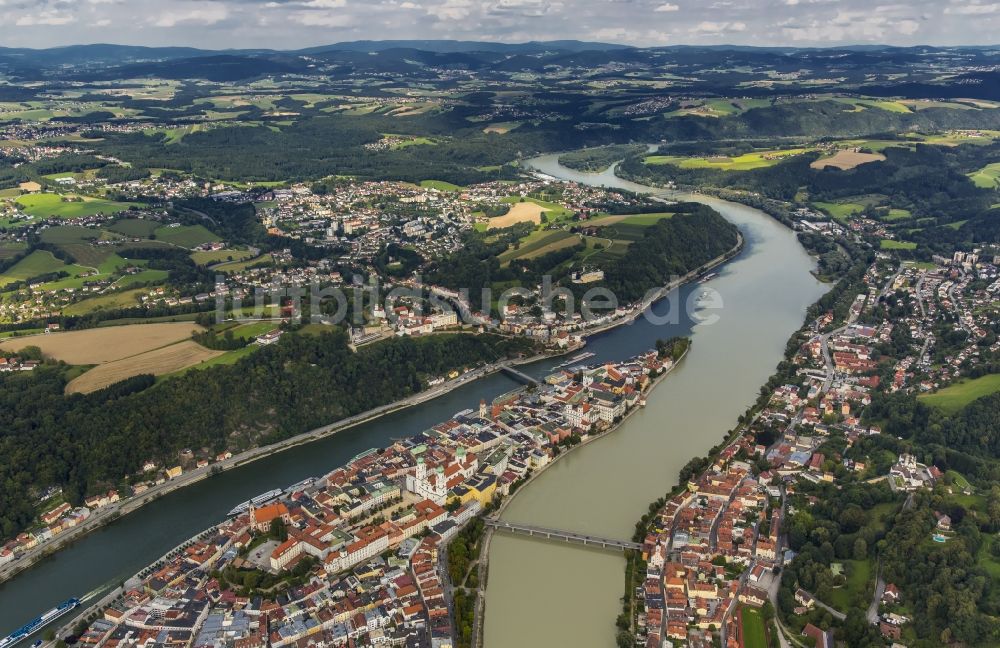 Luftaufnahme Passau - Die kreisfreie Universitätsstadt Passau im Bundesland Bayern