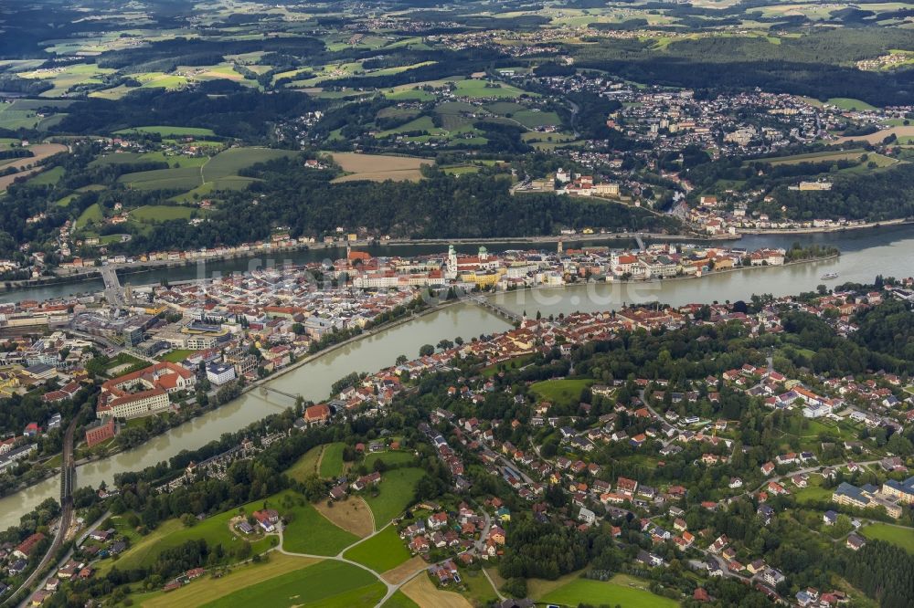 Passau von oben - Die kreisfreie Universitätsstadt Passau im Bundesland Bayern