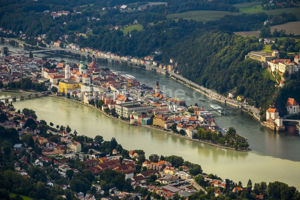 Passau von oben - Die kreisfreie Universitätsstadt Passau im Bundesland Bayern