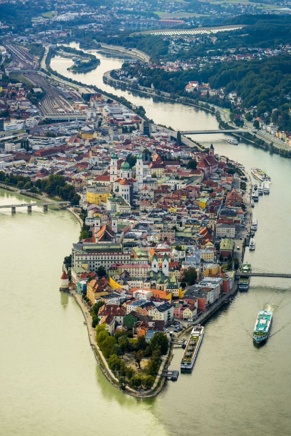 Luftaufnahme Passau - Die kreisfreie Universitätsstadt Passau im Bundesland Bayern