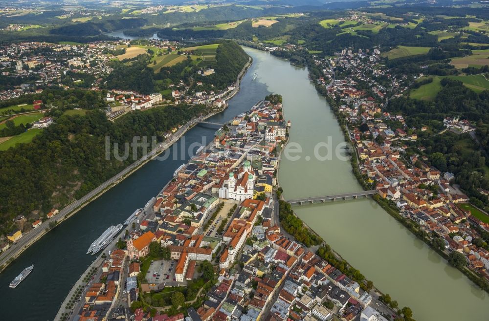 Luftaufnahme Passau - Die kreisfreie Universitätsstadt Passau im Bundesland Bayern