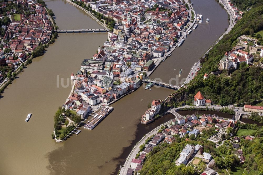 Luftaufnahme Passau - Die kreisfreie Universitätsstadt Passau im Bundesland Bayern