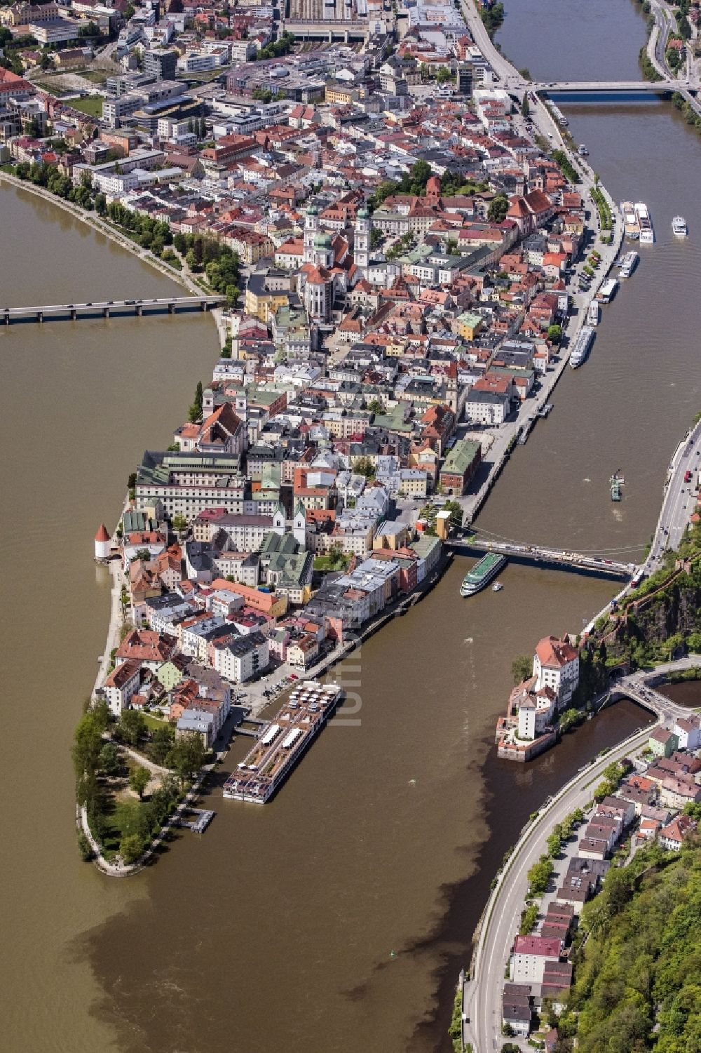 Passau von oben - Die kreisfreie Universitätsstadt Passau im Bundesland Bayern