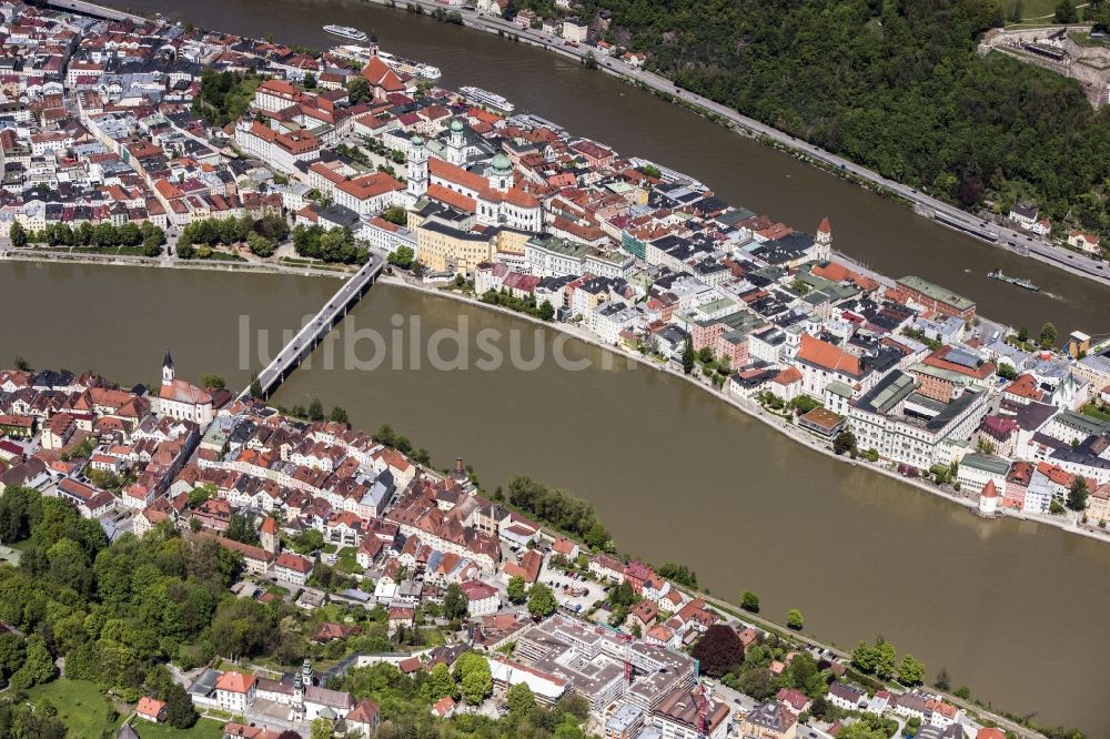 Passau von oben - Die kreisfreie Universitätsstadt Passau im Bundesland Bayern