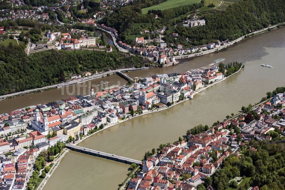 Luftbild Passau - Die kreisfreie Universitätsstadt Passau im Bundesland Bayern