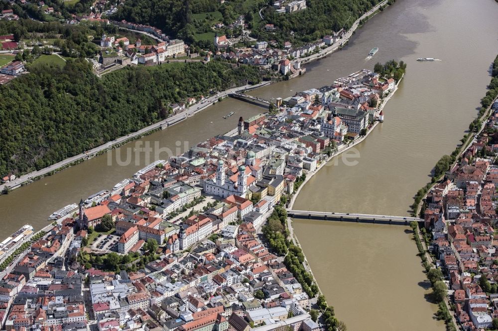 Passau von oben - Die kreisfreie Universitätsstadt Passau im Bundesland Bayern