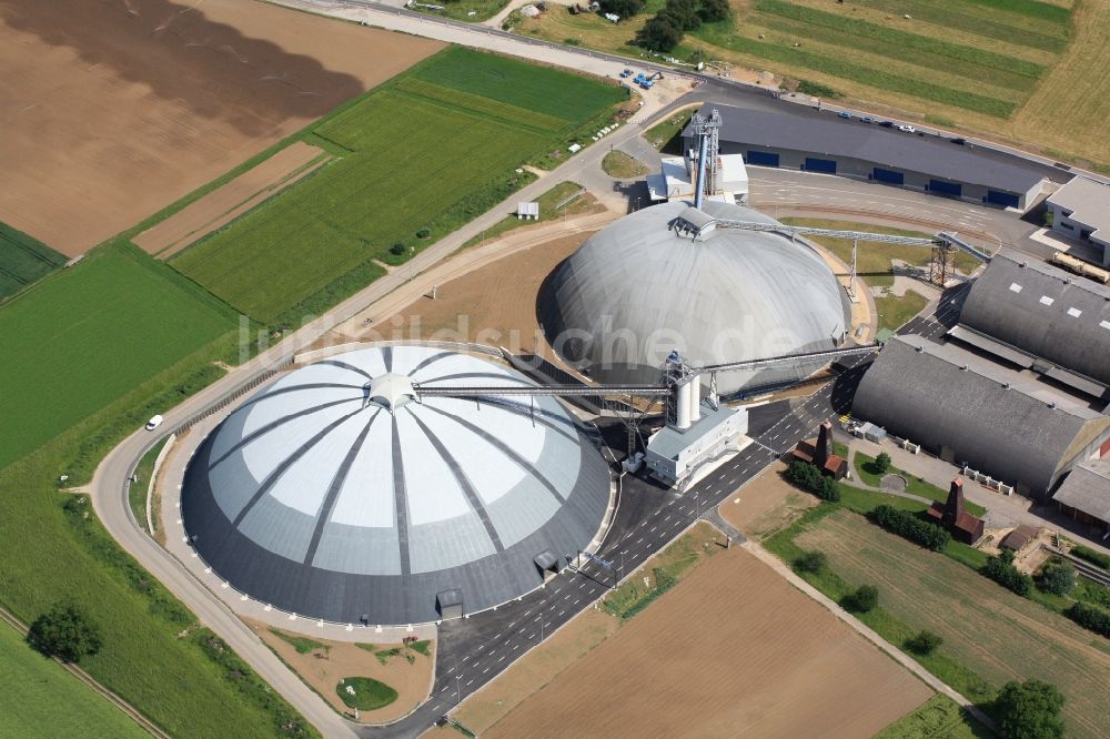 Luftaufnahme Rheinfelden - Die Kuppelbauten Saldome der Schweizer Rheinsalinen in Rheinfelden in der Schweiz