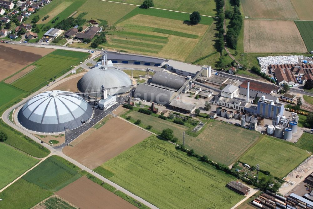 Rheinfelden aus der Vogelperspektive: Die Kuppelbauten Saldome der Schweizer Rheinsalinen in Rheinfelden in der Schweiz