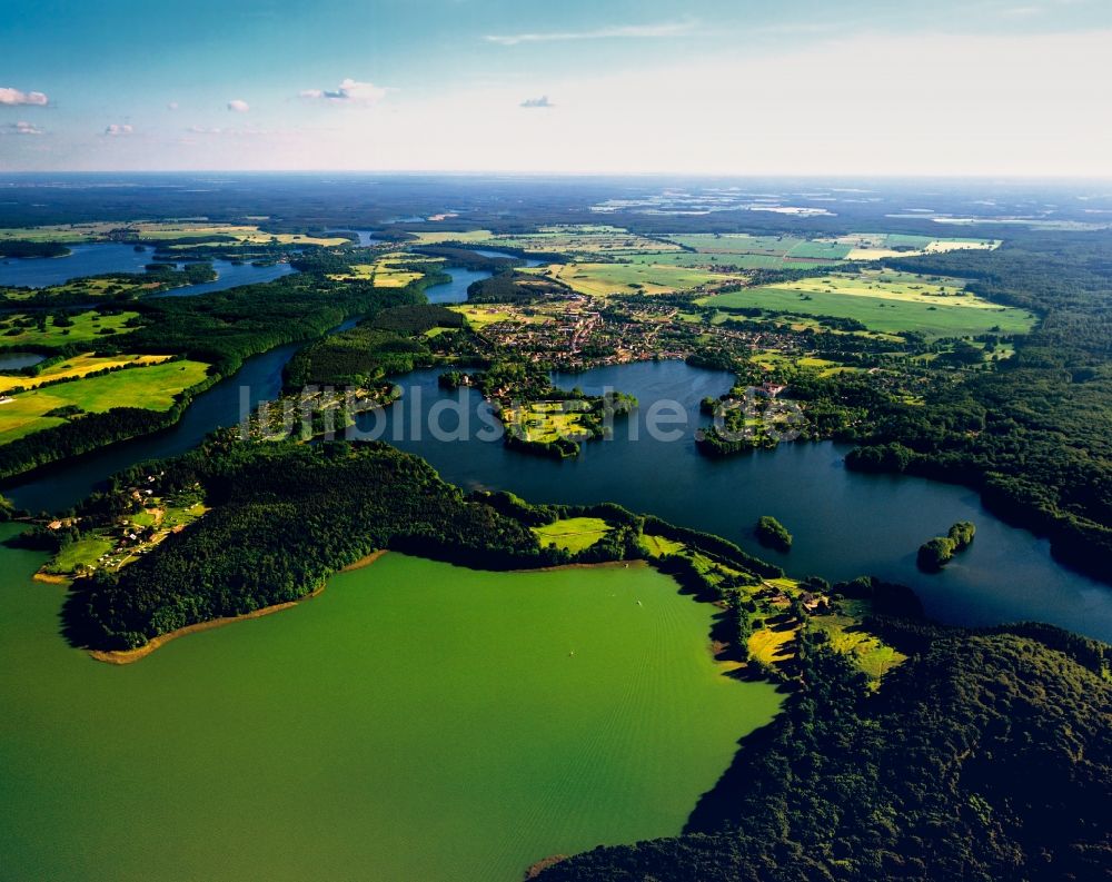 Feldberger Seenlandschaft aus der Vogelperspektive: Die Landschaft in der Gemeinde Feldberger Seenlandschaft im Bundesland Mecklenburg-Vorpommern