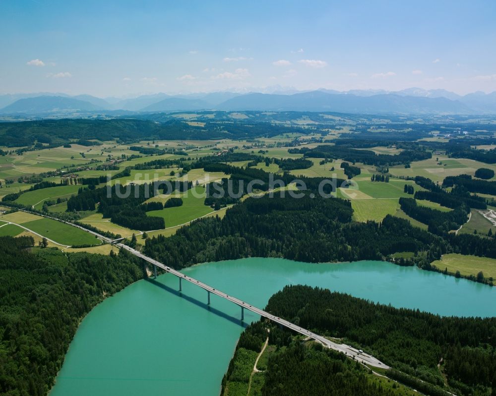 Schongau aus der Vogelperspektive: Die Lechtalbrücke und ihre Umgebung in Schongau im Bundesland Bayern