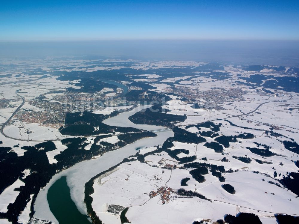 Luftbild Schongau - Die Lechtalbrücke und ihre verschneite Umgebung in Schongau und Peiting im Bundesland Bayern