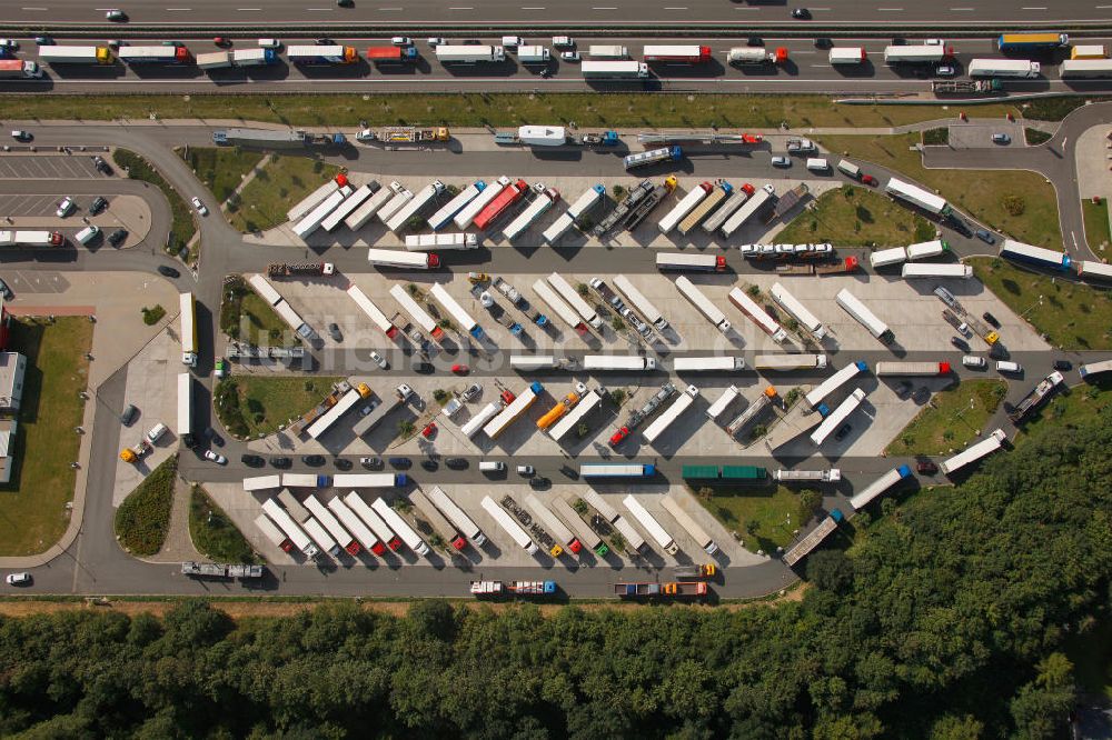 Luftaufnahme Hamm - Die LKW - Autobahnraststätte Rhynern-Nord an der A2 in Nordrhein-Westfalen