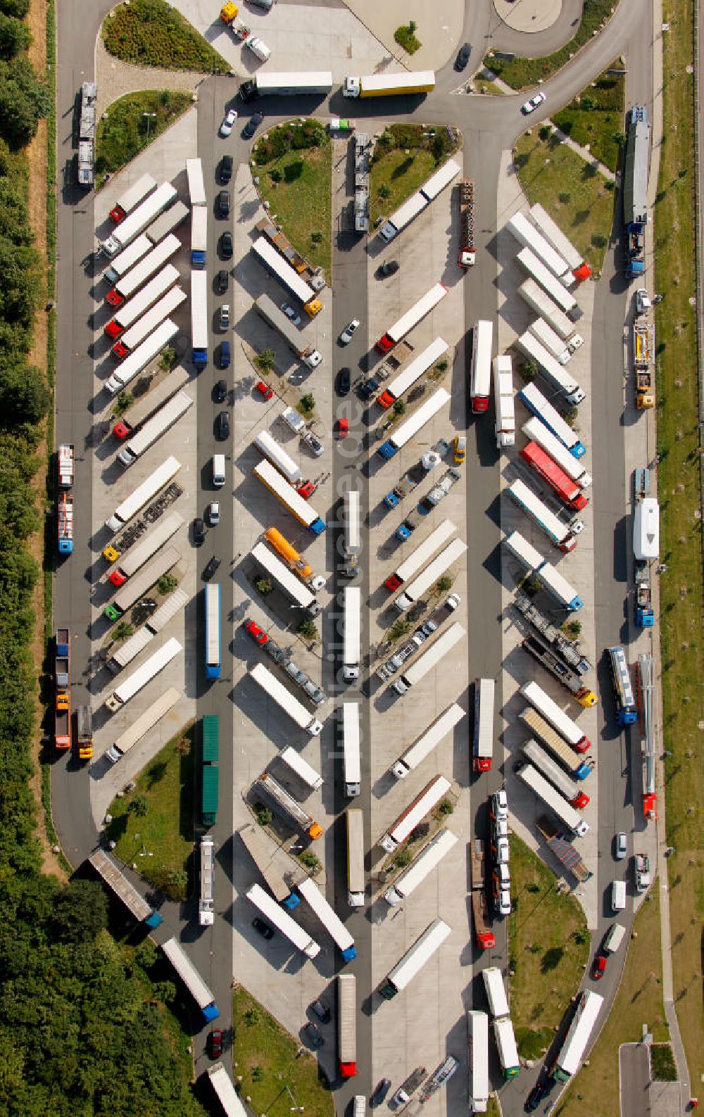 Hamm von oben - Die LKW - Autobahnraststätte Rhynern-Nord an der A2 in Nordrhein-Westfalen