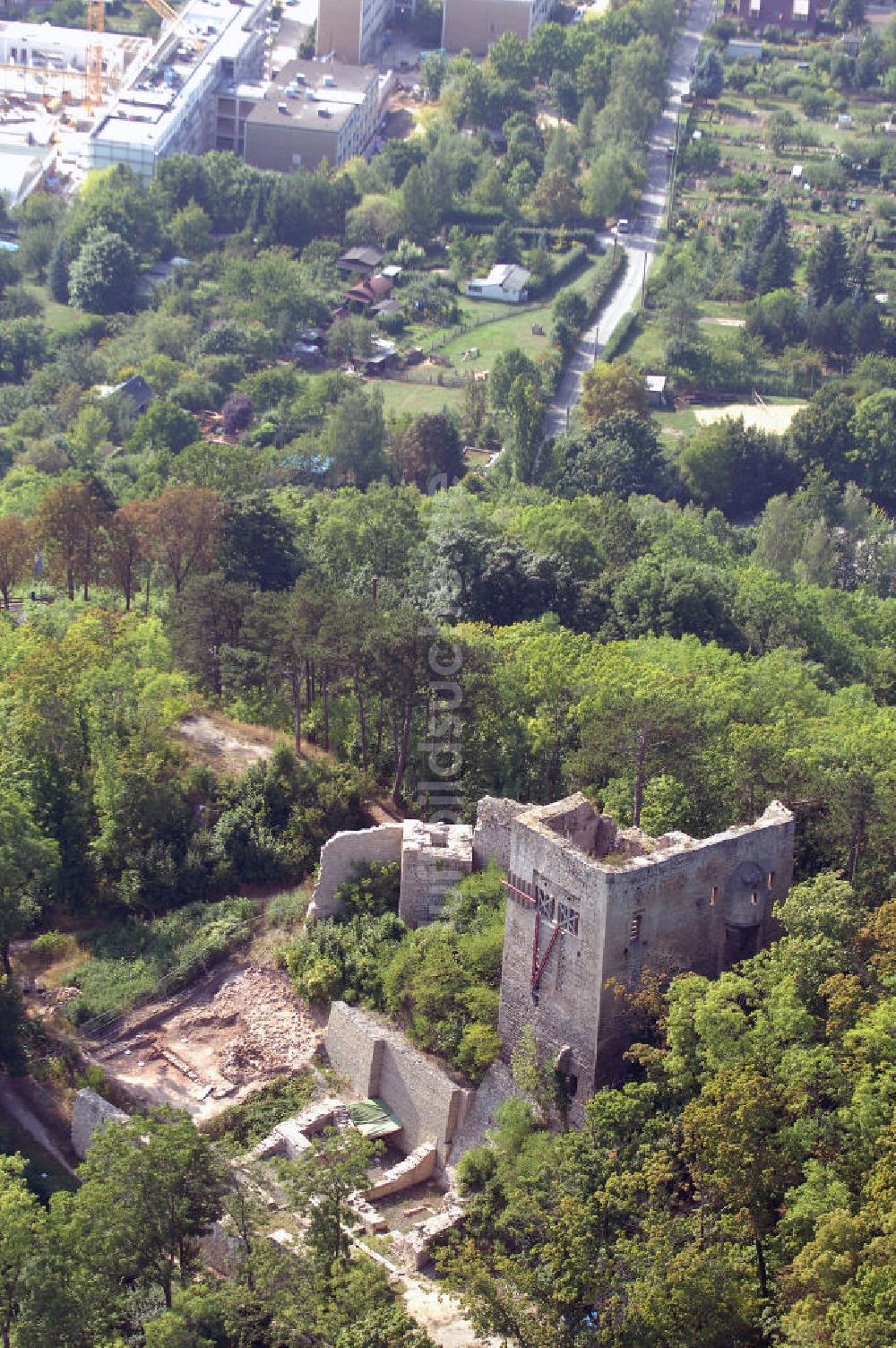 Luftaufnahme JENA - Die Lobdeburg ist eine Burgruine bei Lobeda, einem Ortsteil von Jena.