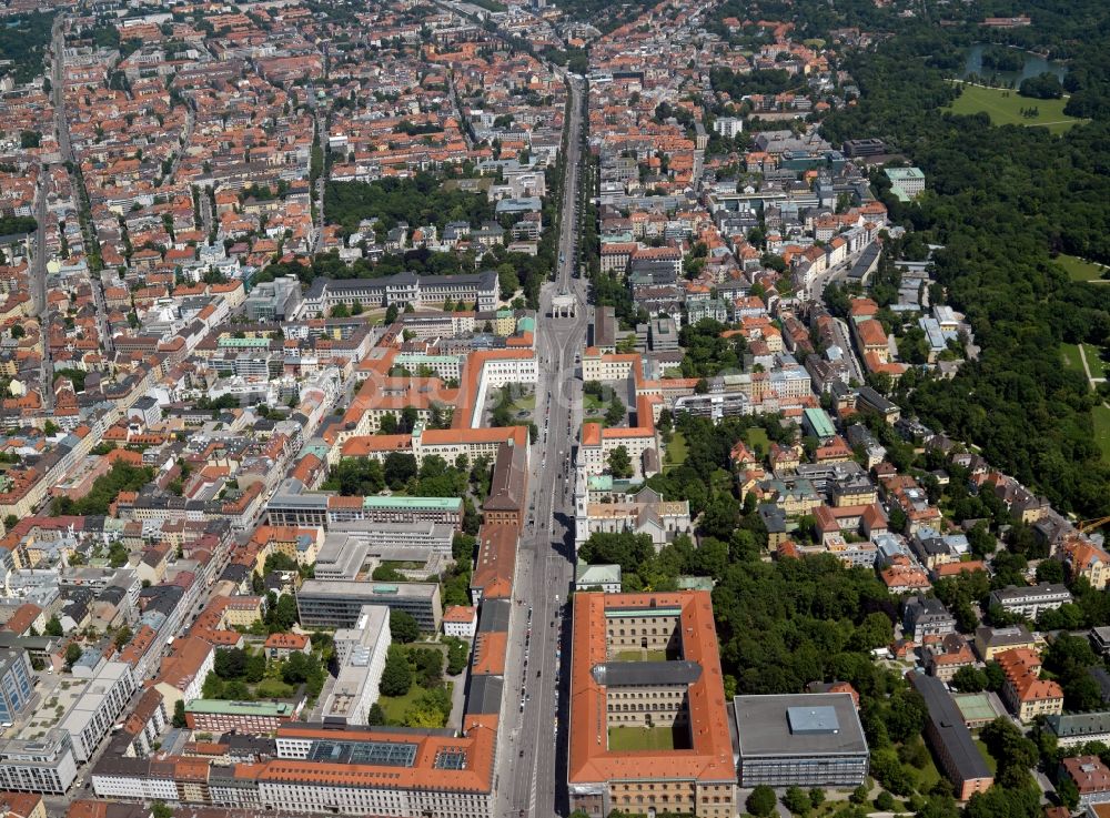 Luftbild München - Die Ludwigstraße in München im Bundesland Bayern