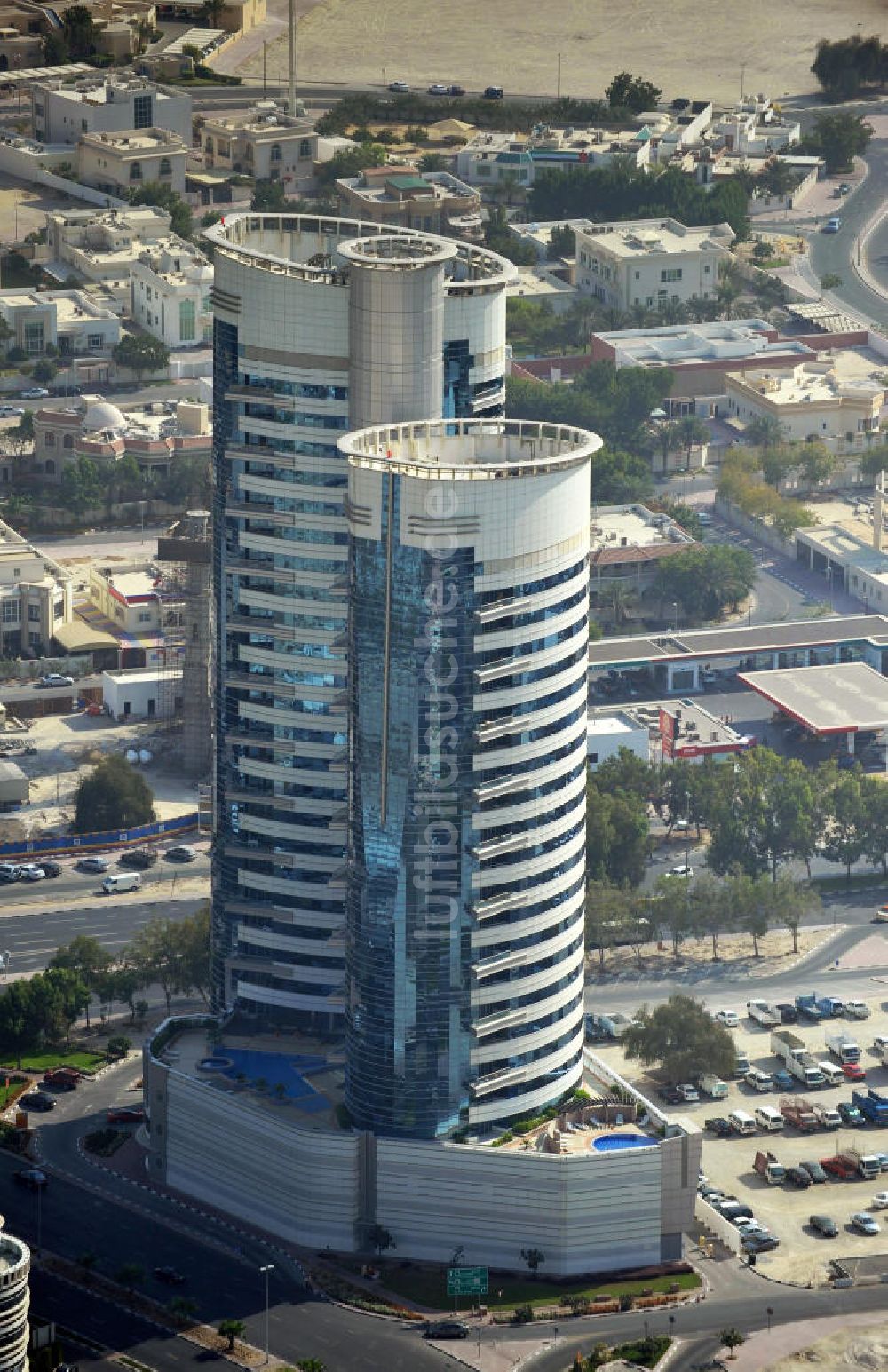 Dubai von oben - Die Manazel Towers in Dubai