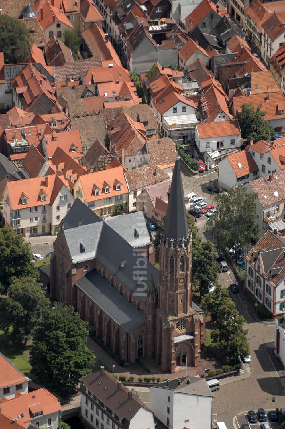 Neustadt an der Weinstraße von oben - Die Marienkirche in Neustadt an der Weinstraße