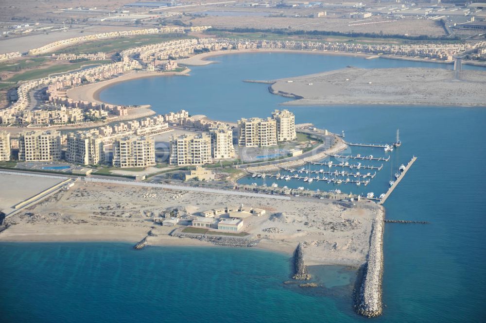 Luftbild Ras Al Khaimah - Die Marina Apartments und der Al Hamra Marina Yacht Club in Ras Al Khaimah