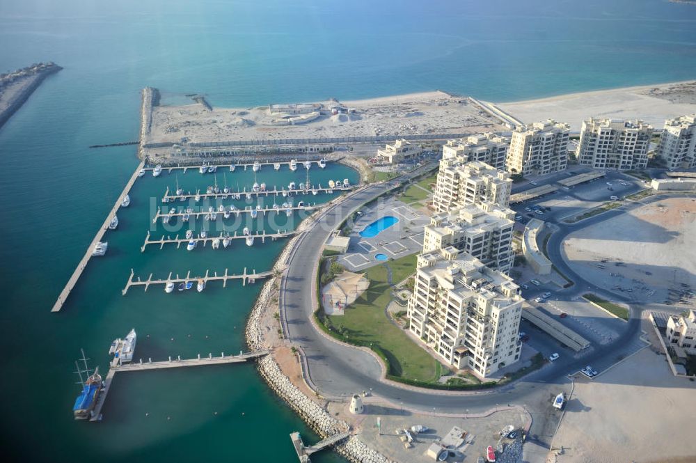 Ras Al Khaimah von oben - Die Marina Apartments und der Al Hamra Marina Yacht Club in Ras Al Khaimah