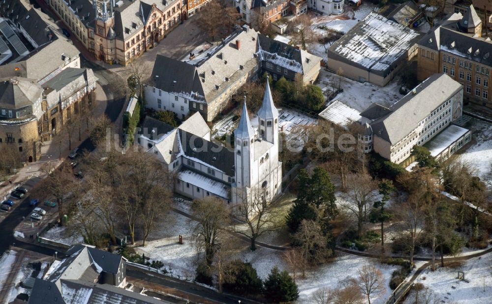 Luftaufnahme Goslar - Die Marktkirche St. Cosmas und Damian im Zentrum der Altstadt von Goslar in Niedersachsen