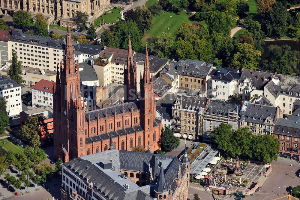 Wiesbaden aus der Vogelperspektive: Die Marktkirche am Schloßplatz in Wiesbaden