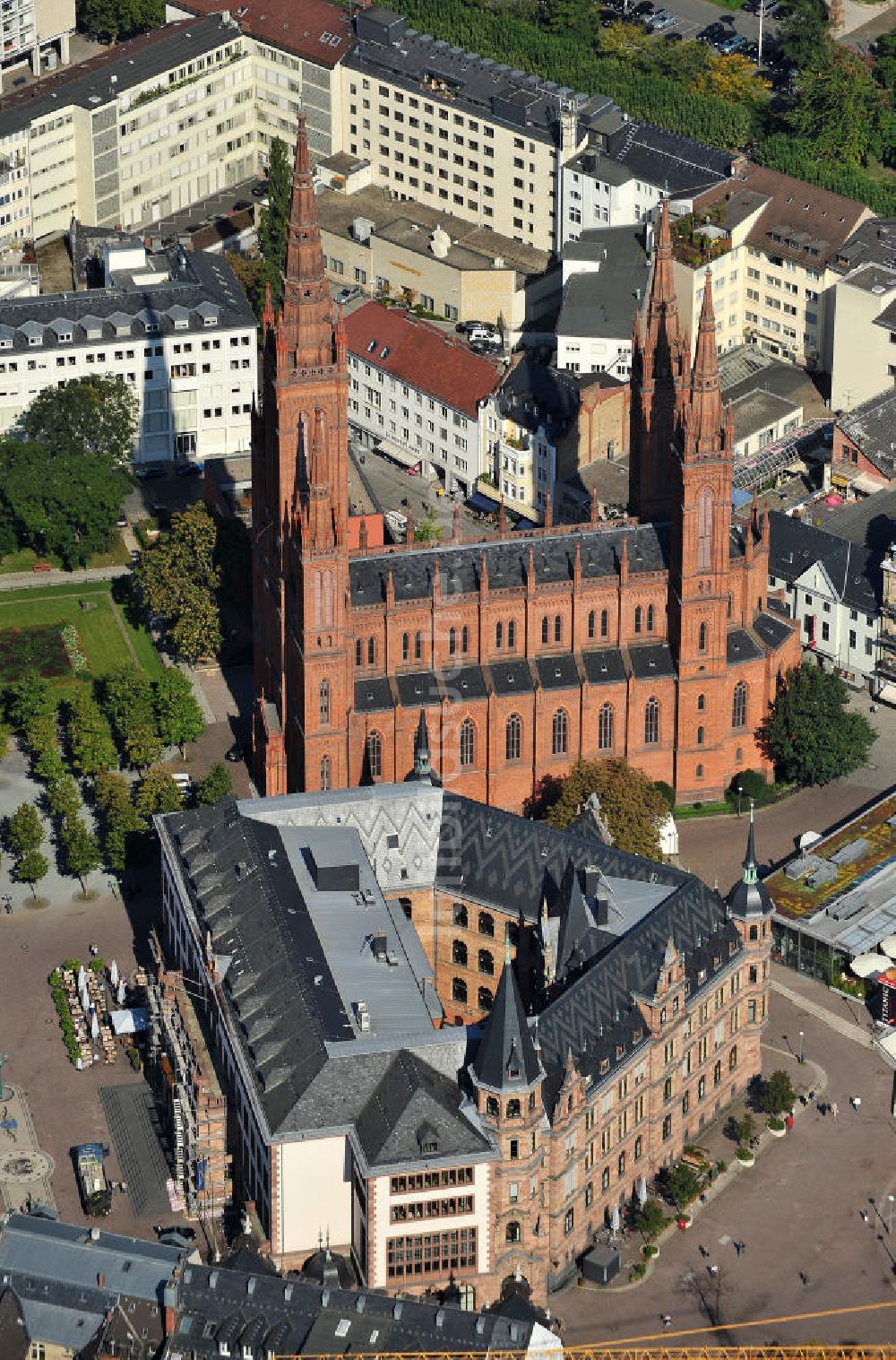 Luftaufnahme Wiesbaden - Die Marktkirche am Schloßplatz in Wiesbaden