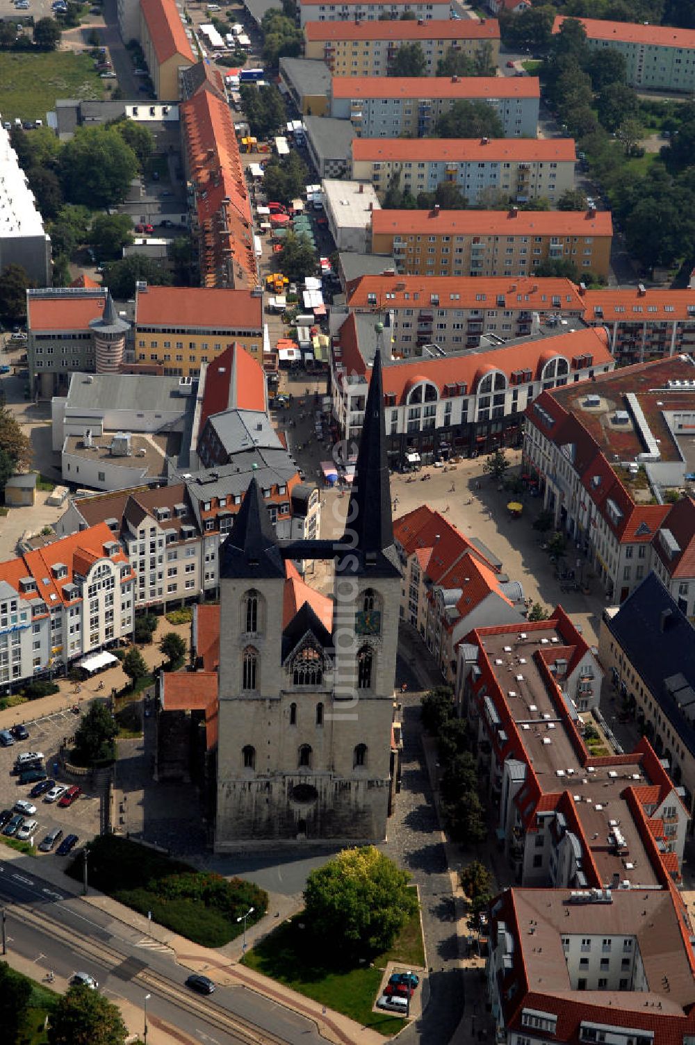 Luftaufnahme Halberstadt - Die Martinikirche ist eine Kirche im gotischen Baustil im Zentrum von Halberstadt in Sachsen-Anhalt