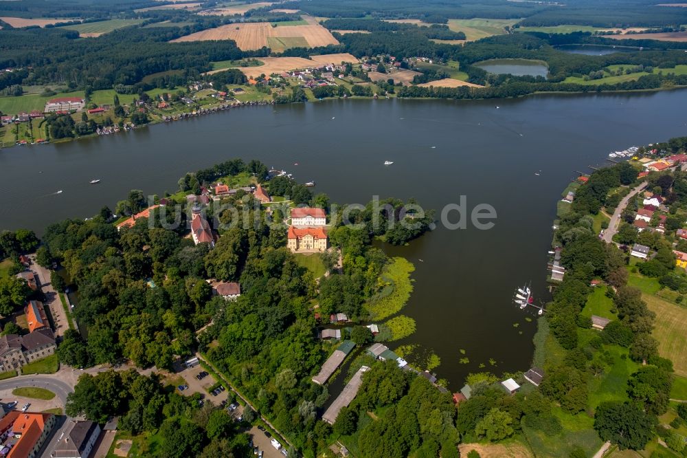 Mirow von oben - Die Mirower Schlossinsel mit ihrem Gebäudeensemble in Mirow im Bundesland Mecklenburg-Vorpommern