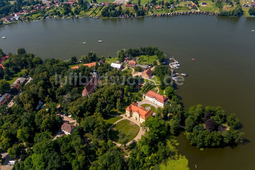 Mirow von oben - Die Mirower Schlossinsel mit ihrem Gebäudeensemble in Mirow im Bundesland Mecklenburg-Vorpommern