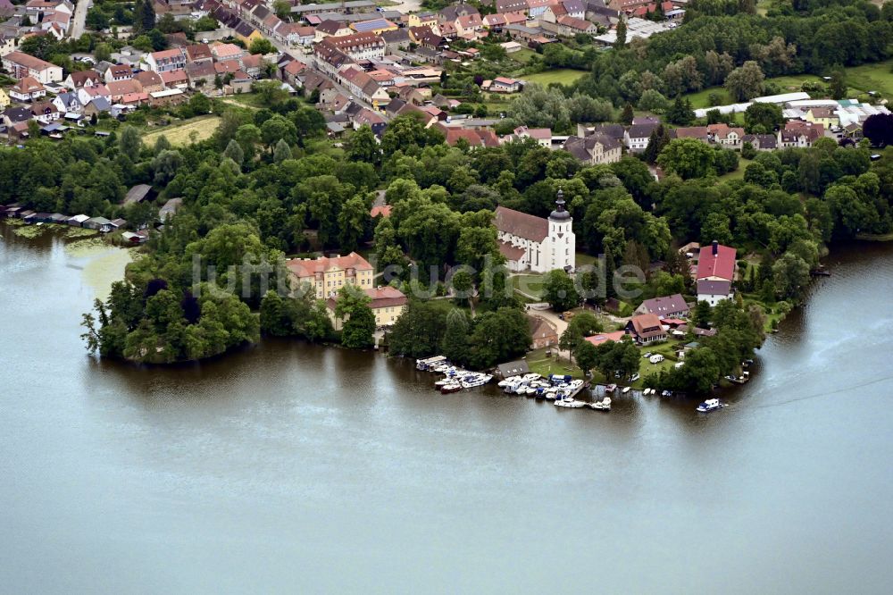 Mirow aus der Vogelperspektive: Die Mirower Schlossinsel mit ihrem Gebäudeensemble in Mirow im Bundesland Mecklenburg-Vorpommern