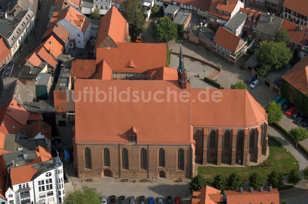 Luftbild Salzwedel - Die Mönchskirche, als Franziskaner Klosterkirche errichtet, ist eine zweischiffige Hallenkirche, deren Baugeschichte bis in die Mitte des 13