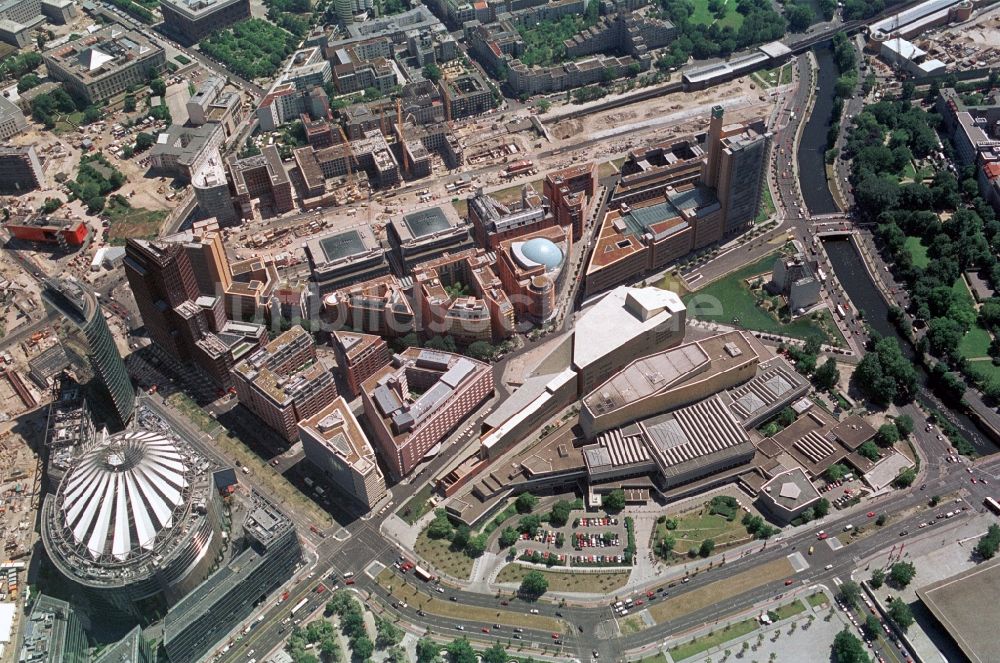 Luftaufnahme Berlin - Die neuen Bauten am Potsdamer Platz und die Staatsbibliothek in Berlin-Mitte