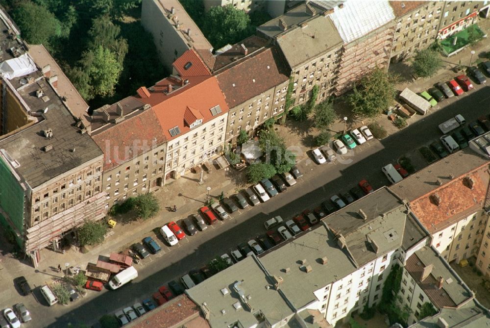 Luftbild Berlin - Die Oderbergerstraße in Berlin-Preznlauer-Berg