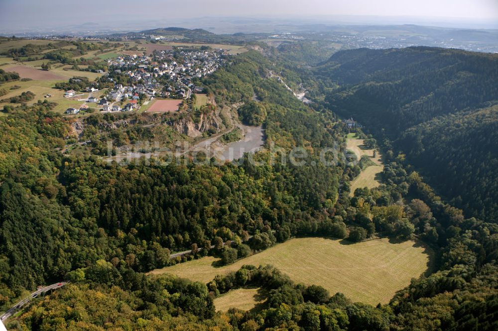 Luftaufnahme Mayen - Die Ortsgemeinde Sankt Johann im Landkreis Mayen-Koblenz in Rheinland-Pfalz