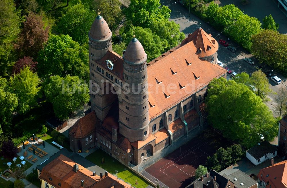 Luftaufnahme Ulm - Die Pauluskirche in Ulm im Bundesland im Bundesland Baden-Württemberg