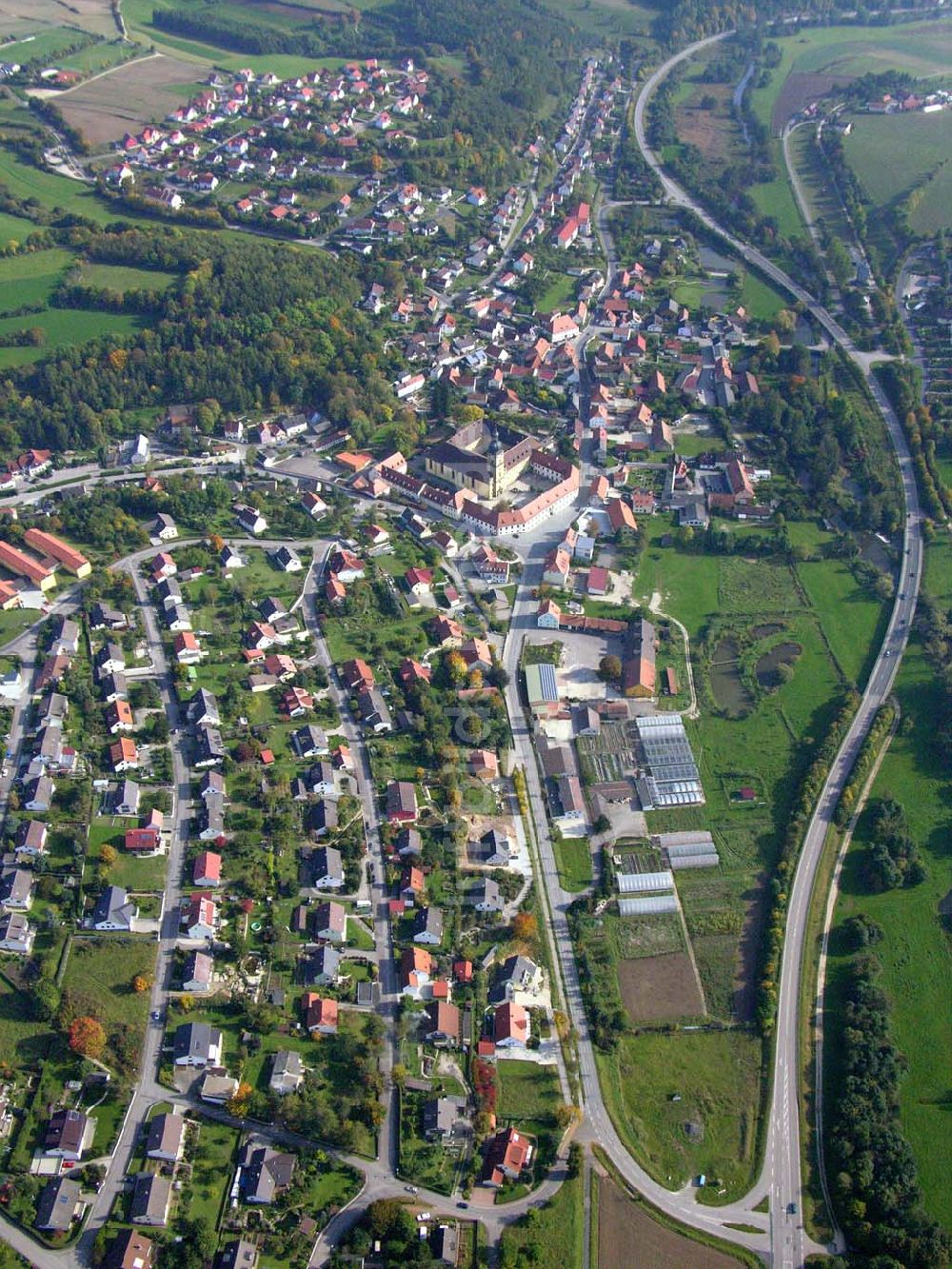 Burglengenfeld / Bayern aus der Vogelperspektive: Die Pfarrerkirche St. Vitus in Burglengenfeld 08.10.2005