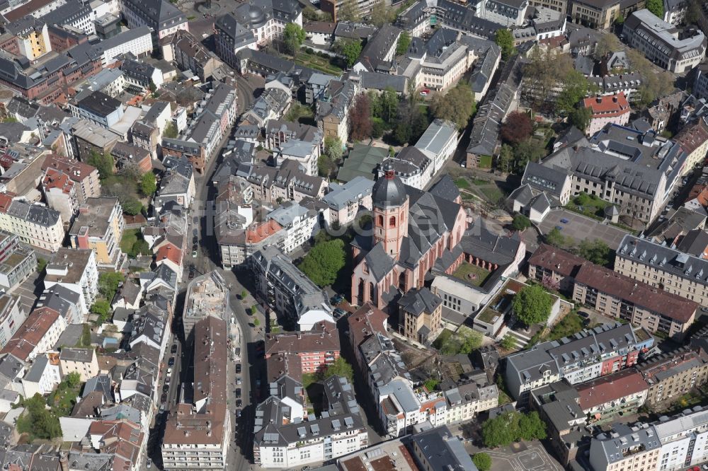 Mainz aus der Vogelperspektive: Die Pfarrkirche Sankt Stephan in Mainz im Bundesland Rheinland-Pfalz