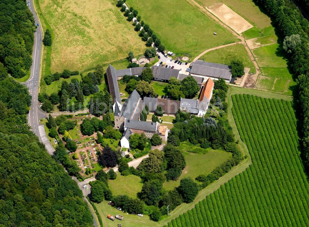 Luftbild Langerwehe - Die Pfarrkirche St.Katharina in Langerwehe im Bundesland Nordrhein-Westfalen