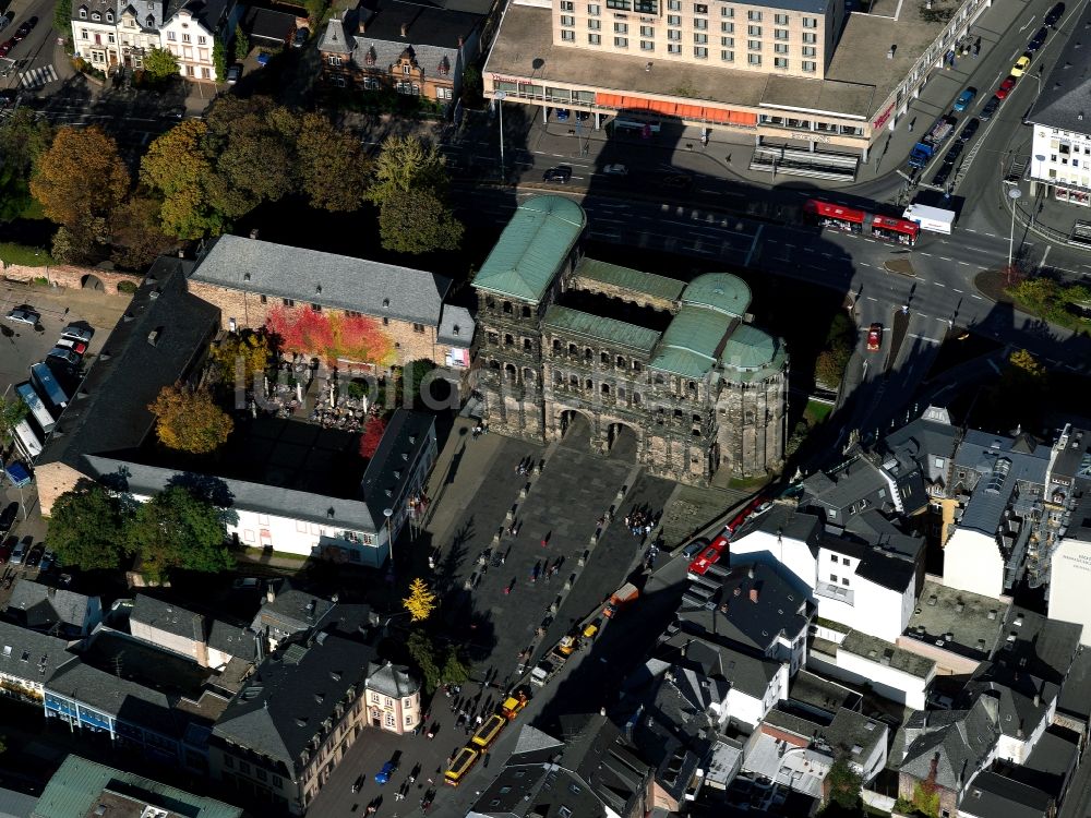 Luftaufnahme Trier - Die Porta Nigra in Trier im Bundesland Rheinland-Pfalz