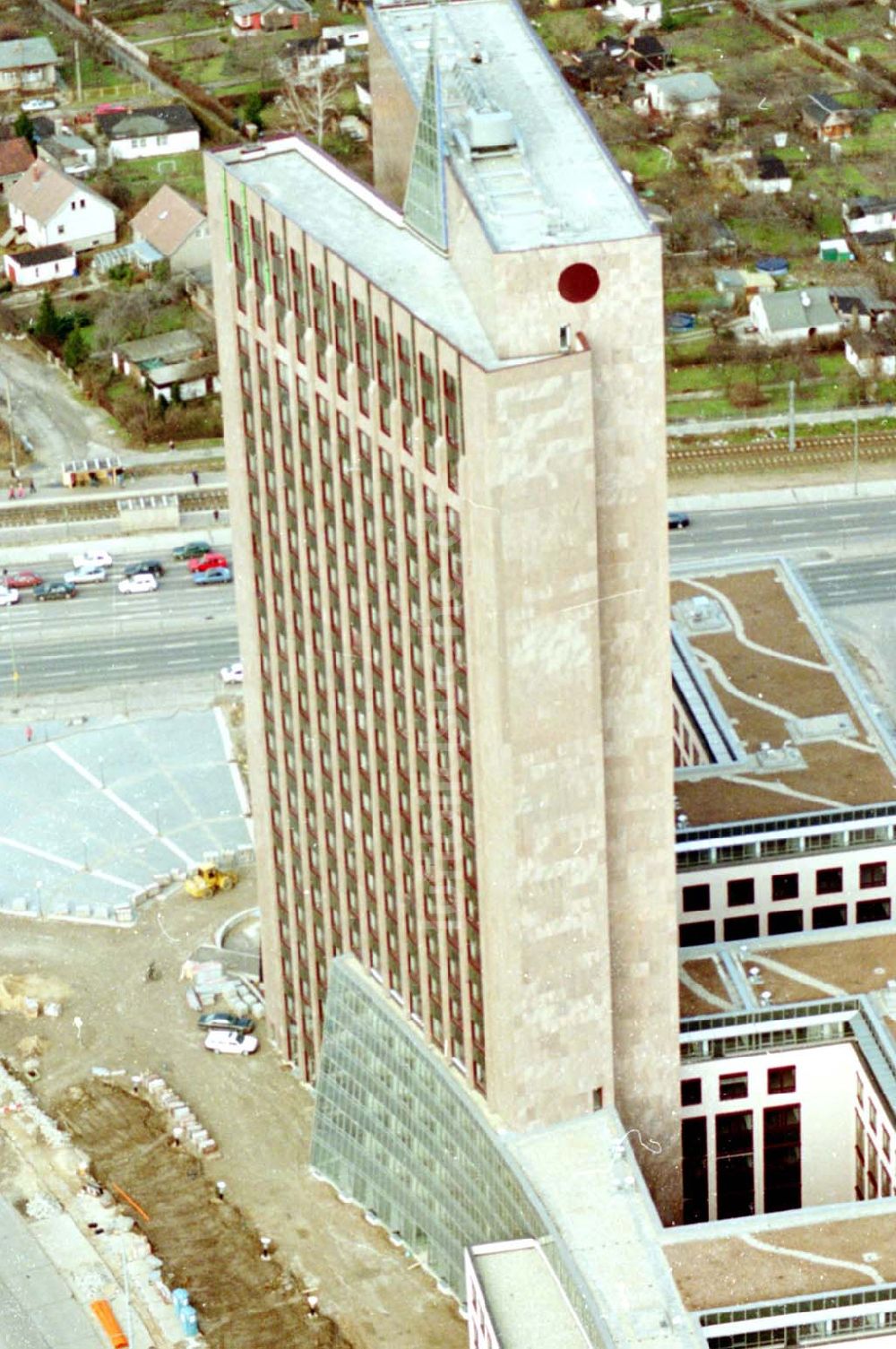 Luftbild Berlin - 12.02.1995 die Pyramide Marzahn Rhinstraße