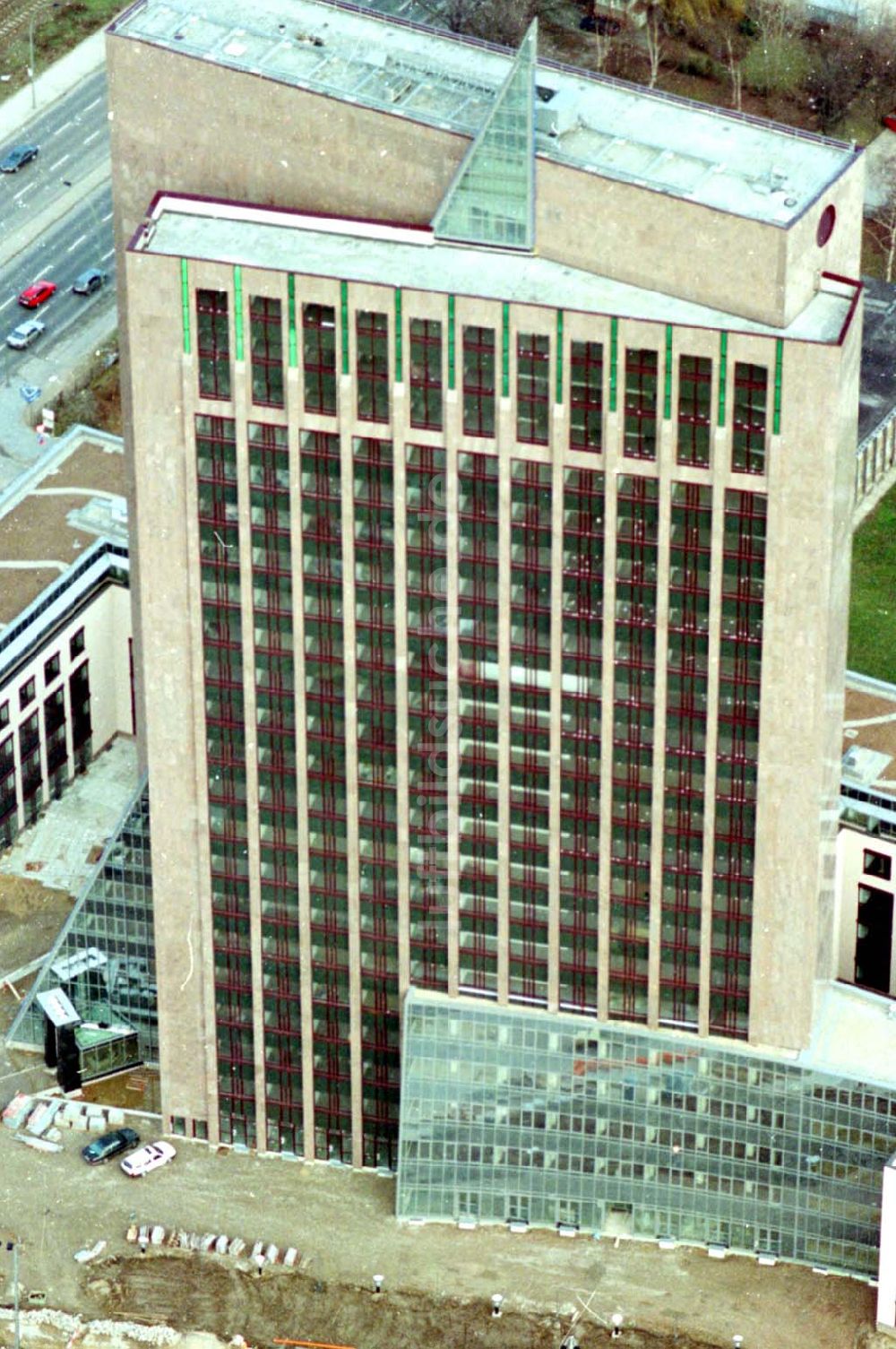 Berlin von oben - 12.02.1995 die Pyramide Marzahn Rhinstraße