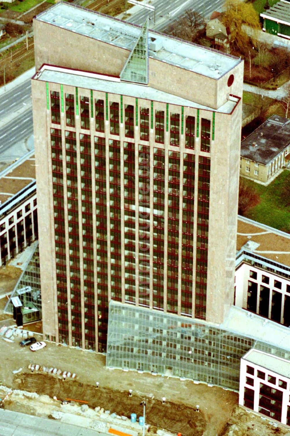 Berlin aus der Vogelperspektive: 12.02.1995 die Pyramide Marzahn Rhinstraße