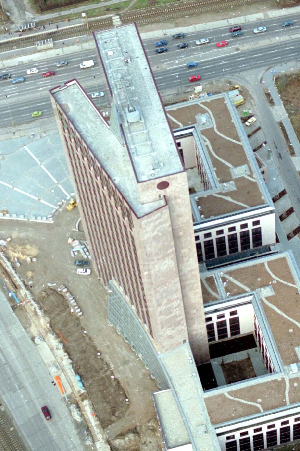 Luftaufnahme Berlin - 12.02.1995 die Pyramide Marzahn Rhinstraße