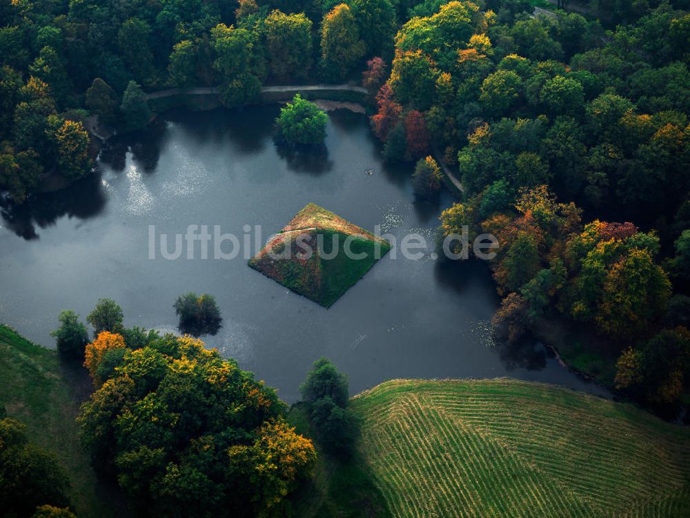 Cottbus aus der Vogelperspektive: Die Pyramidenebene im Branitzer Park in Cottbus