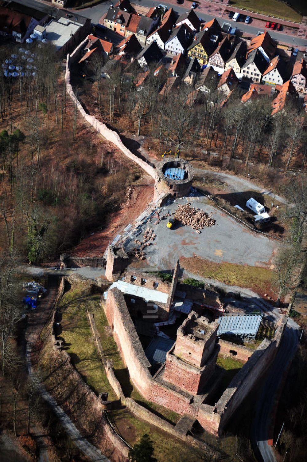 Luftaufnahme Freudenberg - Die Ruine der Freudenburg in Freudenberg in Baden-Württemberg