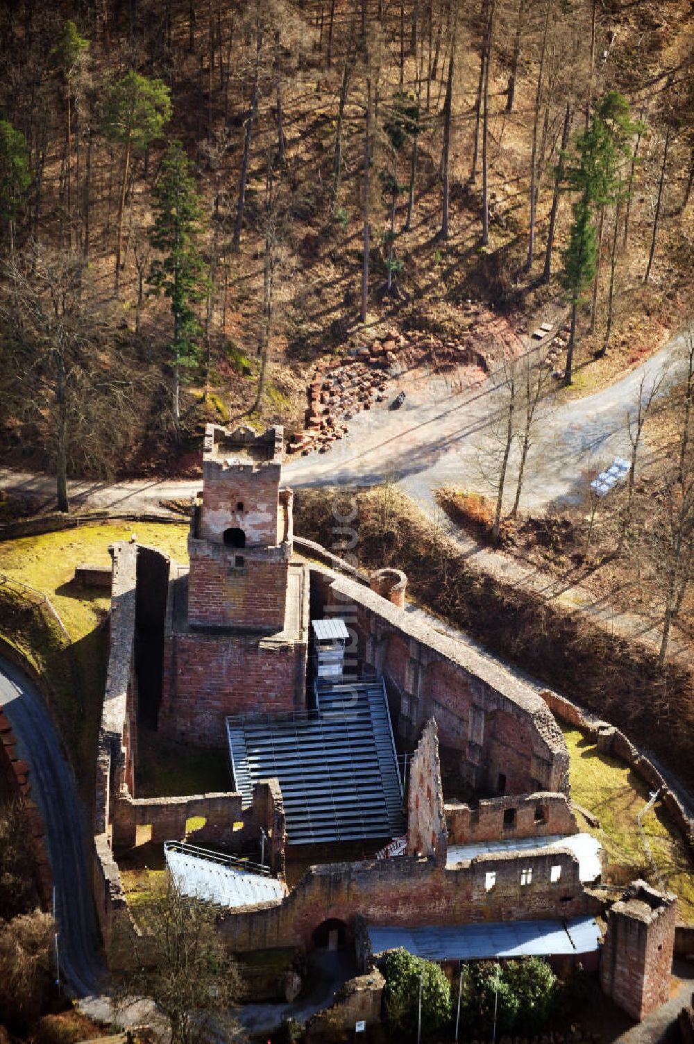 Luftaufnahme Freudenberg - Die Ruine der Freudenburg in Freudenberg in Baden-Württemberg